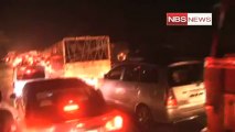 Woman dies in accident, angry mob damages vehicles.mp4