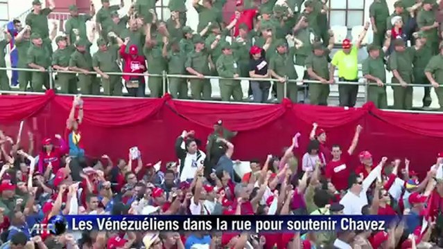 Les Vénézuéliens dans la rue pour soutenir Chavez