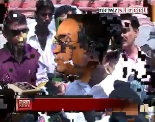 CAG blames PMO for Kalmadi`s appointment, Maken retaliates.mp4