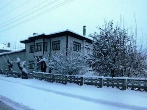 EMEL MÜFTÜOĞLU - KARLAR DÜŞER