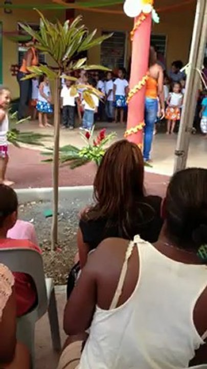 Lalie chante au centre aéré