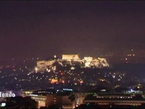 Encouragé par la crise, le chauffage au bois pollue le ciel grec