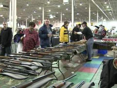 Après la tuerie de Newtown, le succès grandissant des gun shows aux Etats-Unis