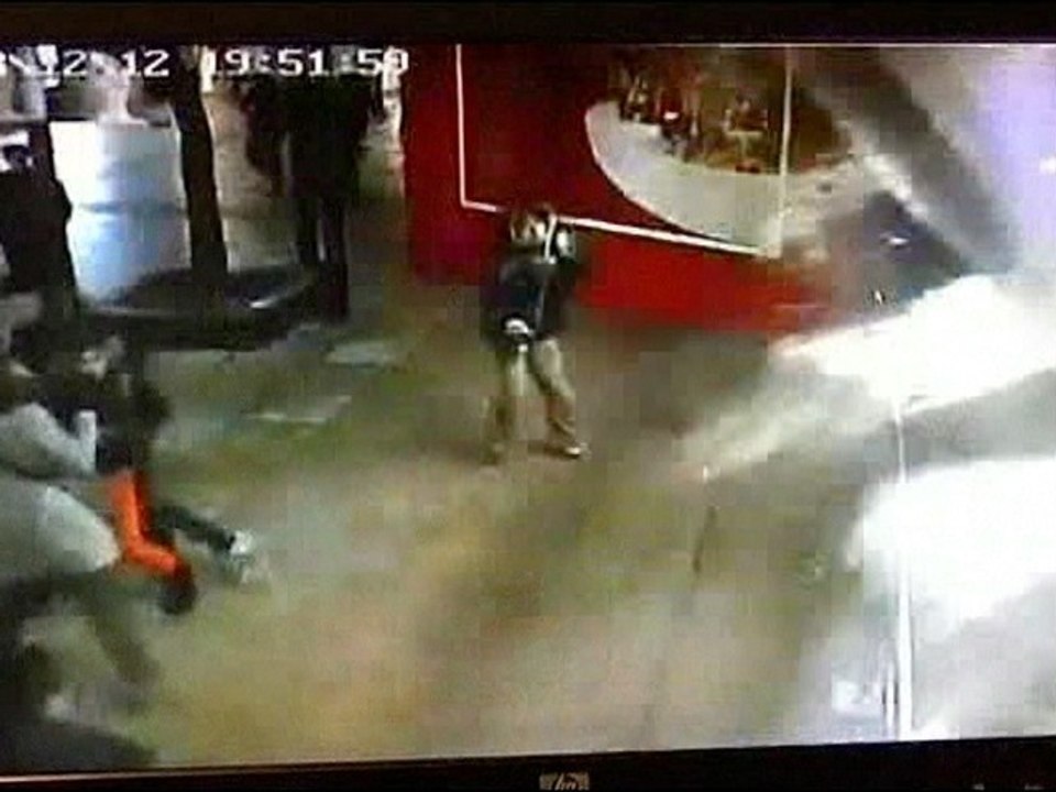 En Chine, un aquarium géant explose dans un centre commercial