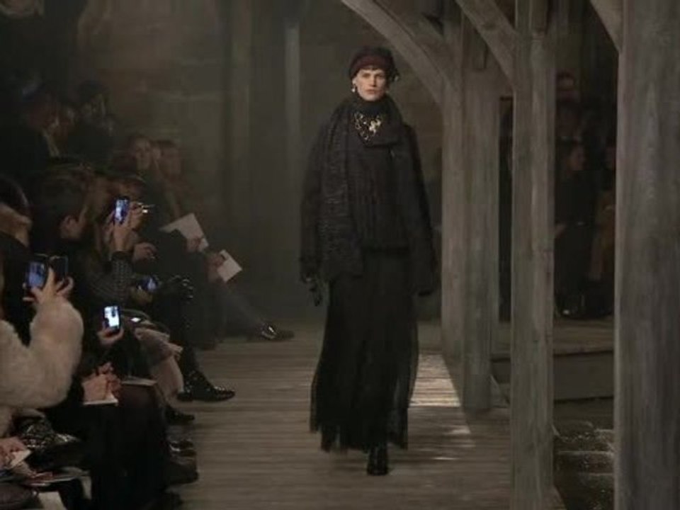 Chanel fait défiler ses Métiers d'Art à Edimbourg