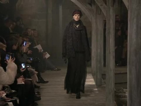 Chanel fait défiler ses Métiers d'Art à Edimbourg