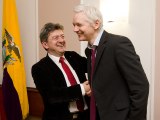 Jean-Luc Mélenchon rend visite à Julian Assange