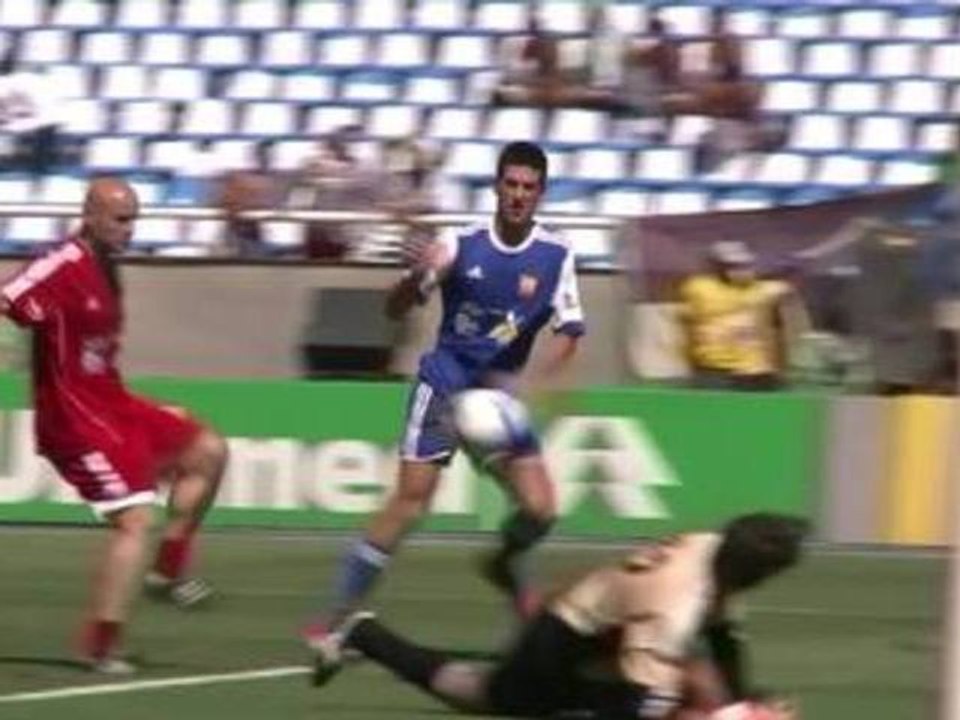 Djokovic se met au foot pour une partie avec Kuerten