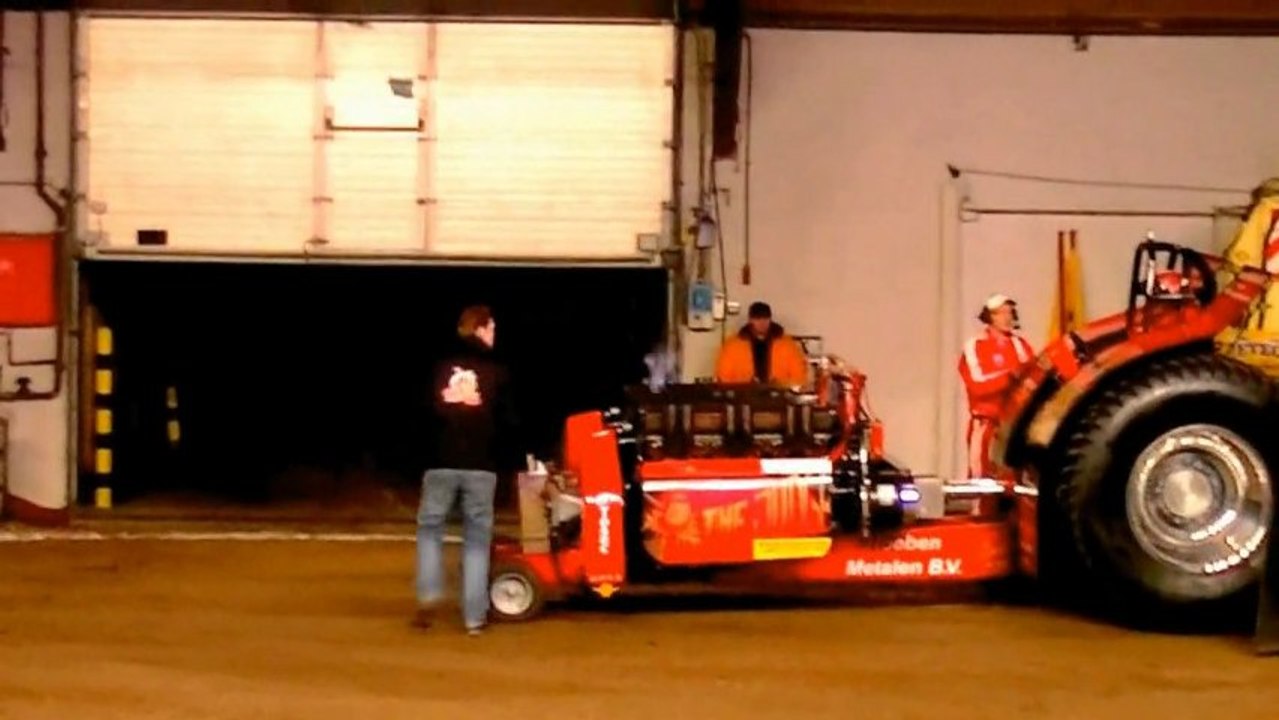Pagani productions@indoor tractor pulling zwolle 2013 preview trailer 19 1 2013