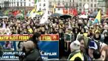 Curdi in piazza a Parigi per l'omicidio delle militanti PKK