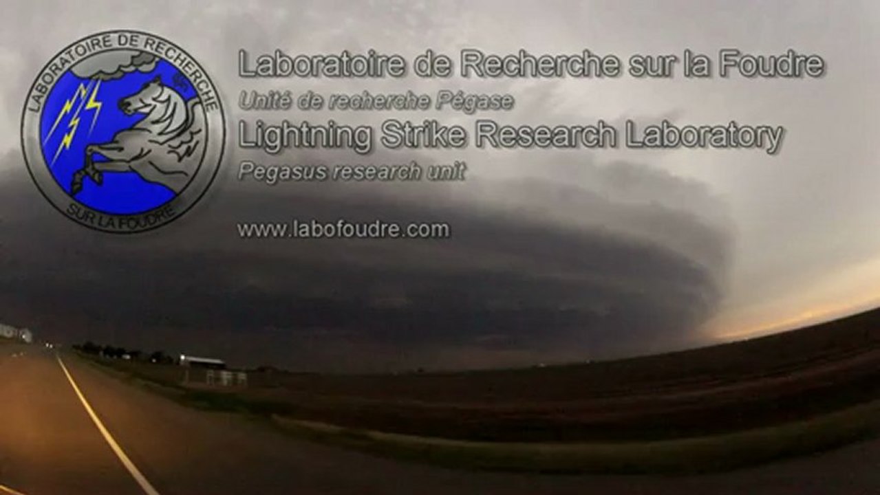 Orage supercellulaire/Supercell thunderstorm - Laboratoire de Recherche sur la Foudre
