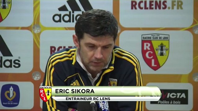Conférence de presse RC Lens - AC Arles Avignon : Eric SIKORA (RCL) - Pierre MOSCA (ACA) - saison 2012/2013