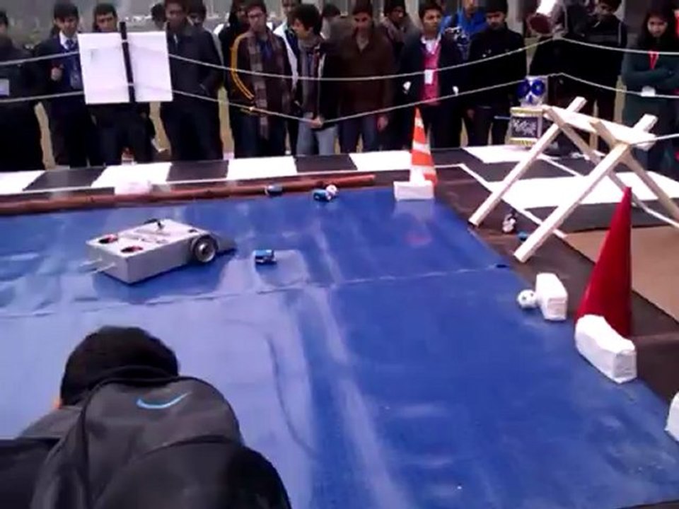 Robo wars (LUMS Psifi 2013)