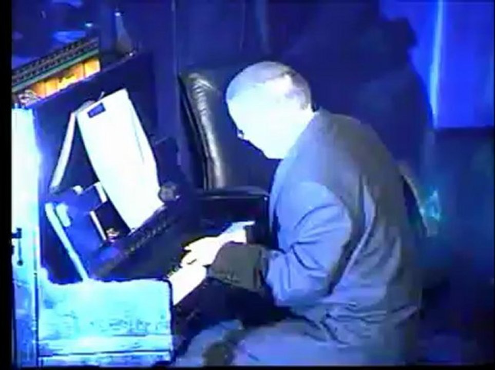 piyano-akordeon-keman-gitar ve solfej dersleri bahçeşehir