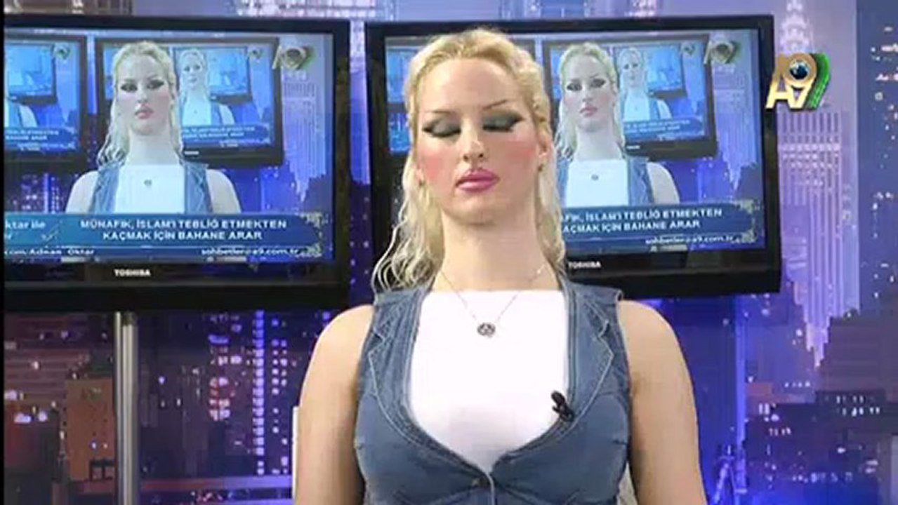 Münafıklar kötülüğü emreder. Münafıklar radyo ve televizyonlardan Kuran’a karşı tebliğ yapıyorlar.