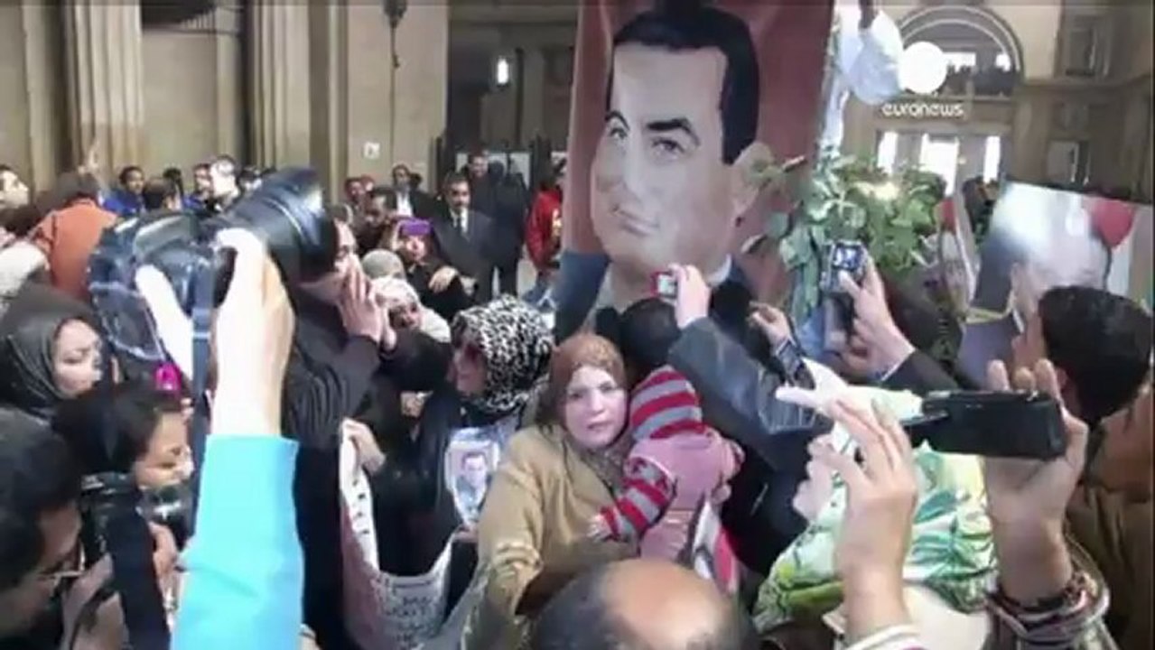 Egypt's Mubarak to have retrial, supporters rejoice