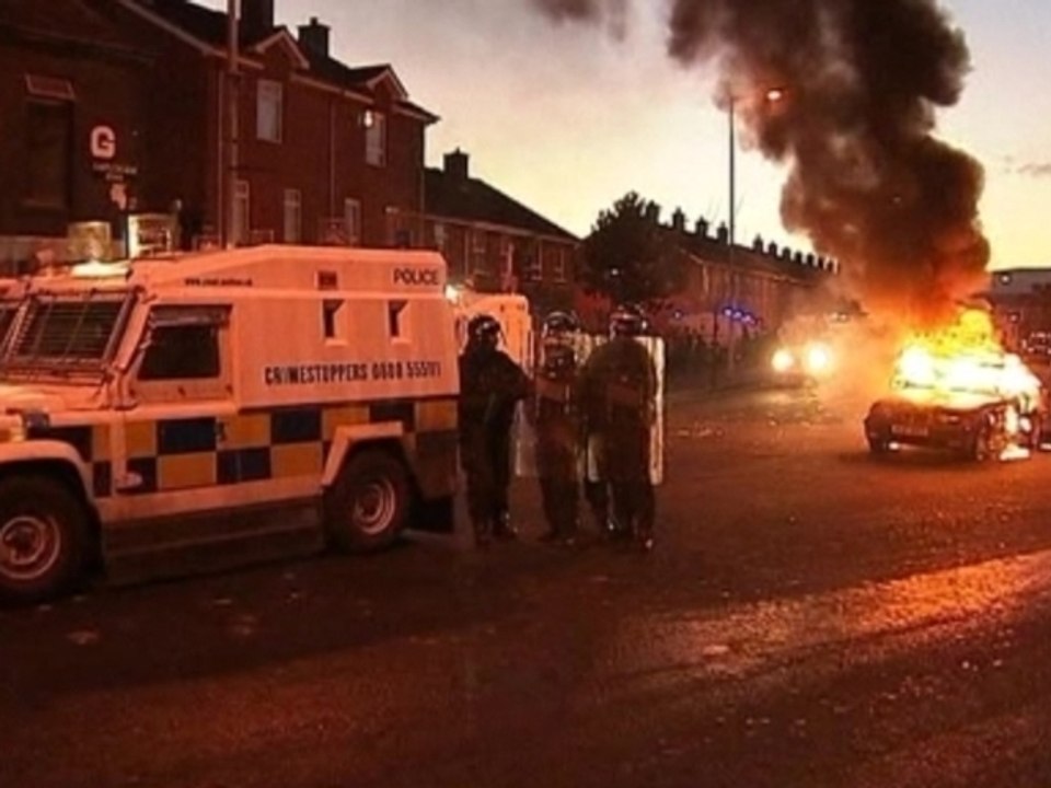 Police wounded in Balfast clashes