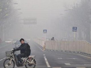 'Dangerous' pollution levels choke Beijing