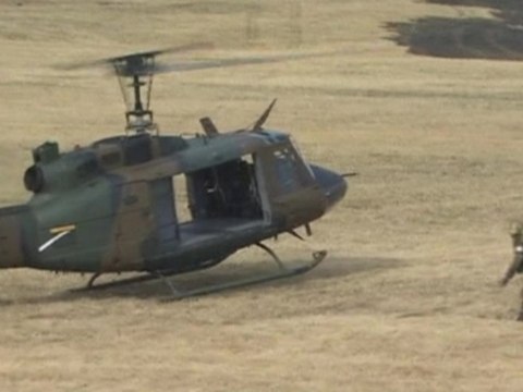 Japanese troops simulate islands assault