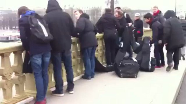 Act up nargue la manif pour tous