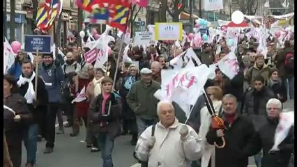 Mass protests in Paris against gay marriage