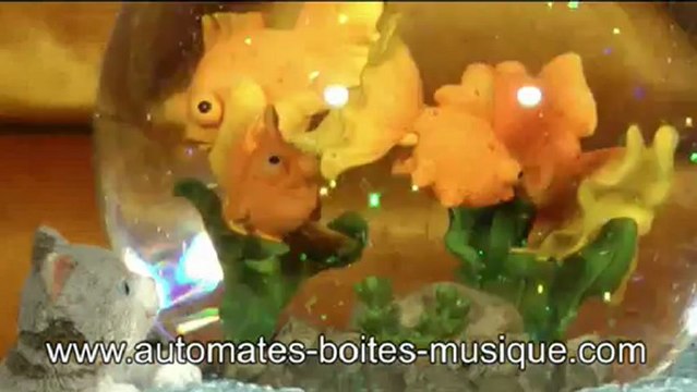 Lutèce Créations, le spécialiste des automates et des boîtes à musique, présente une boule à neige musicale Aquarium de sa collection de boules à neige lumineuses et animées.