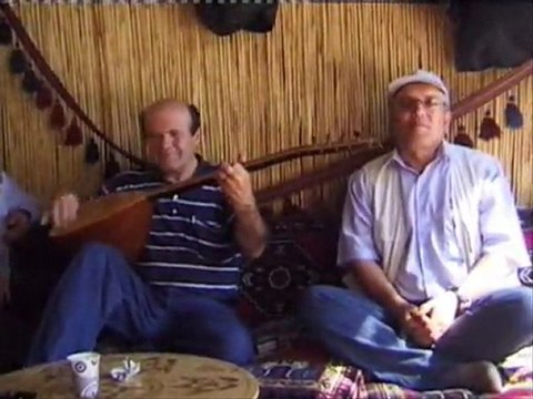 KAZIM KAYA BOZÜYÜK YÖRÜK SANATÇIMIZ,KOYVER ÇUBUK BELİ GEÇEYİM DİYOR.