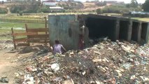 06 - Llegada a la zona pobre de Antsirabe con cliclo pousse-pousse - Viaje a Madagascar