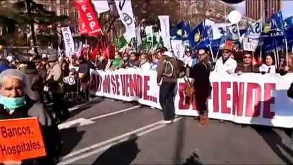 Spanish health workers in anti-privatisation march