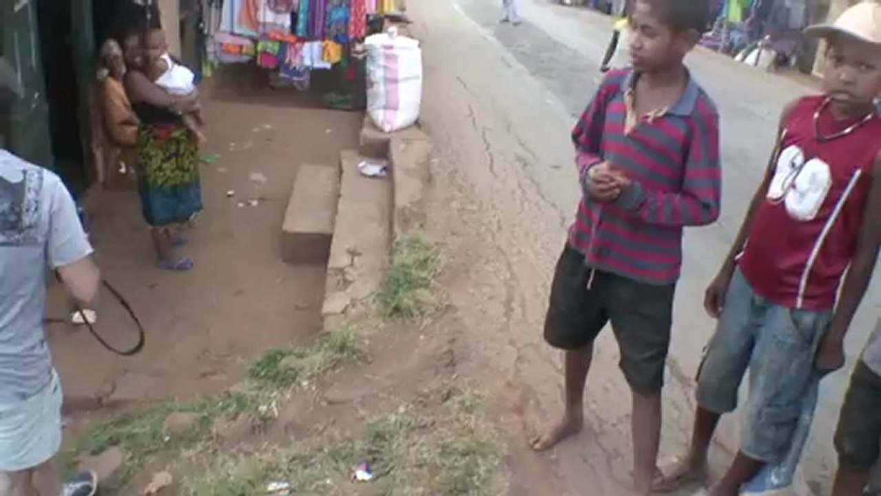 10 - Trayecto de Antsirabe a Miandrivazo (II) Parada a mitad de camino y fotos - Viaje a Madagascar