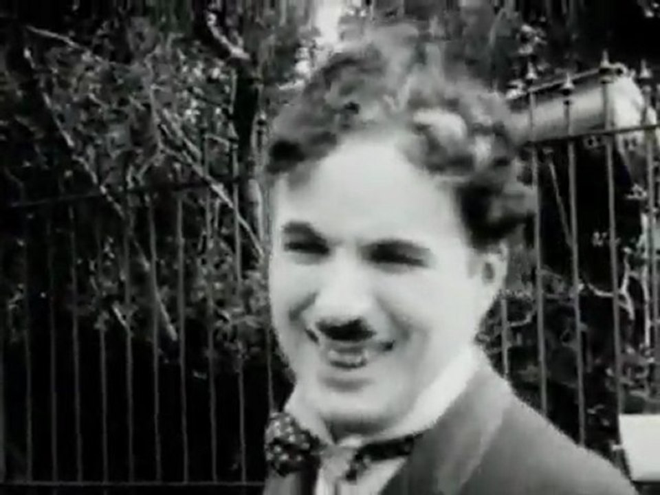Chaplin dirigindo "Luzes da Cidade"