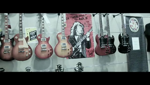 Rihanna - Diamonds (acoustic cover) by Nessryne