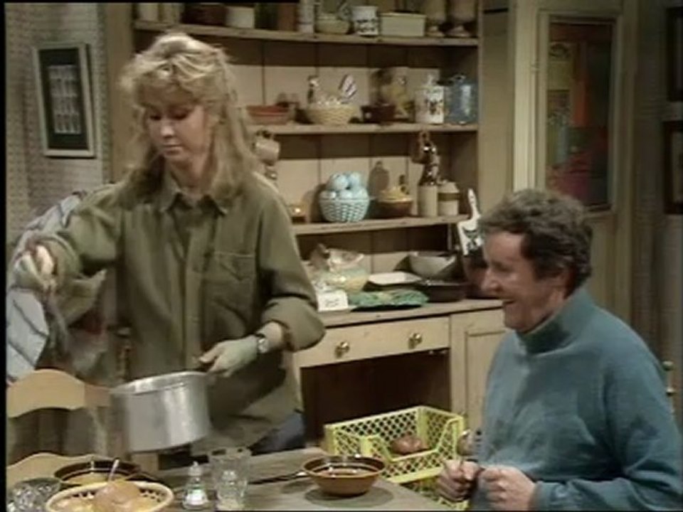 S4E5 TheGoodLife - Suit Yourself