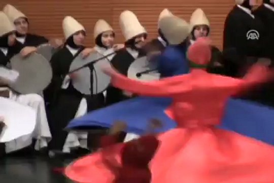 Kadın semazenlerden sema gösterisi