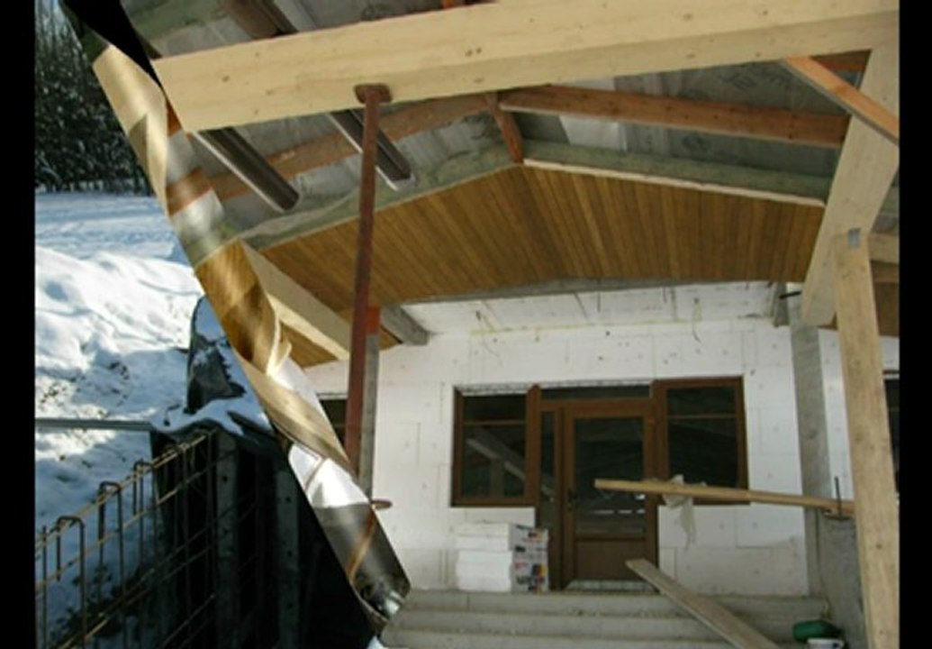 Budowa boiska sportowego w Rogoźniku.