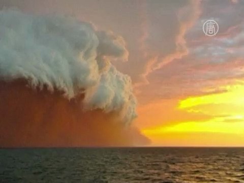 Красная песчаная буря накрыла побережье Австралии