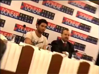 Deepika Padukone-Yuvraj Singh- A sixer-.mp4