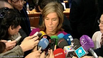 Funcionarios de Sanidad protestan en un acto de Mato