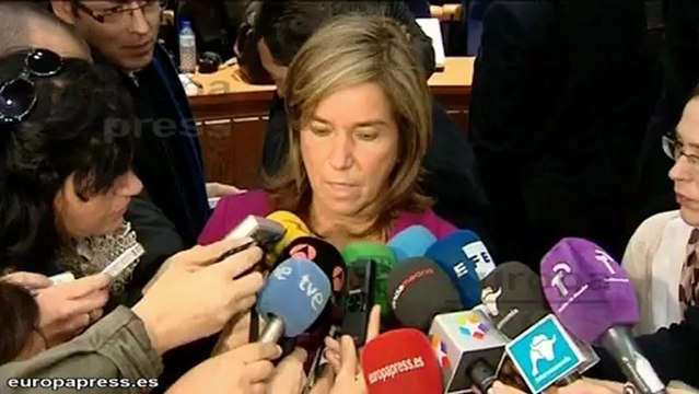 Funcionarios de Sanidad protestan en un acto de Mato