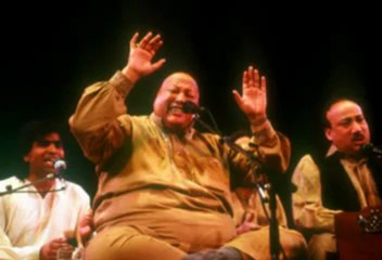 Kavin muhkre tu nazra hatawan by Nusrat fateh ali khan