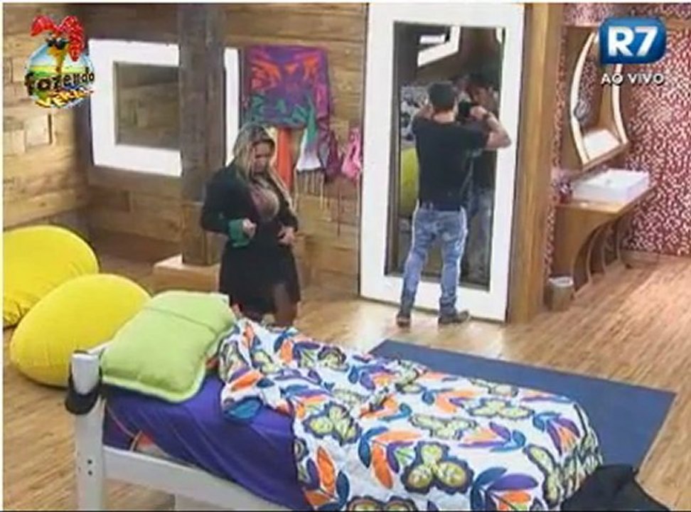 Victor e Isis falando da Naty (14/01/13)