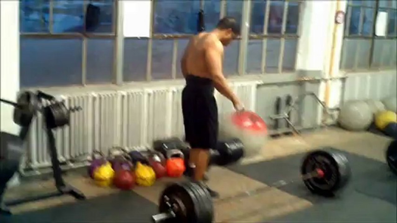 Mike "Black Dyno-Might" Pulls 565 Sumo | 5" Deficit pull w/335 plus chains for reps