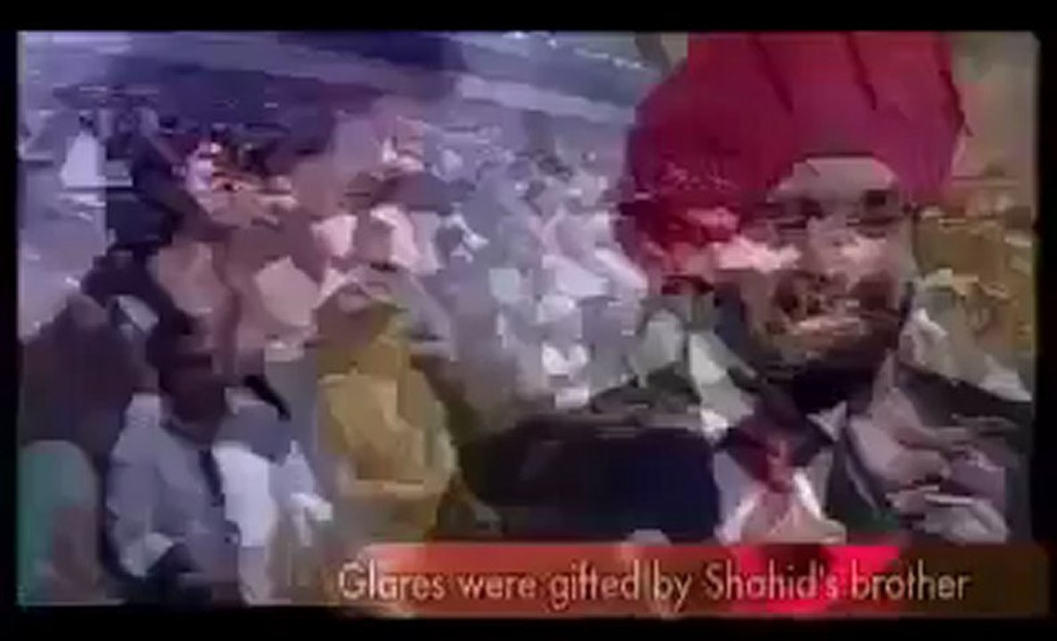 Shahid Kapoors glares stolen at Rajiv Gandhi Awards Ceremon.mp4