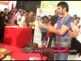 Suneil Shetty unveils ICC champions trophy.mp4