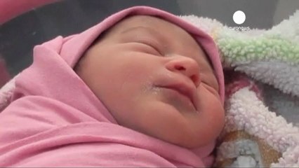 Nace en pleno vuelo hacia Armenia