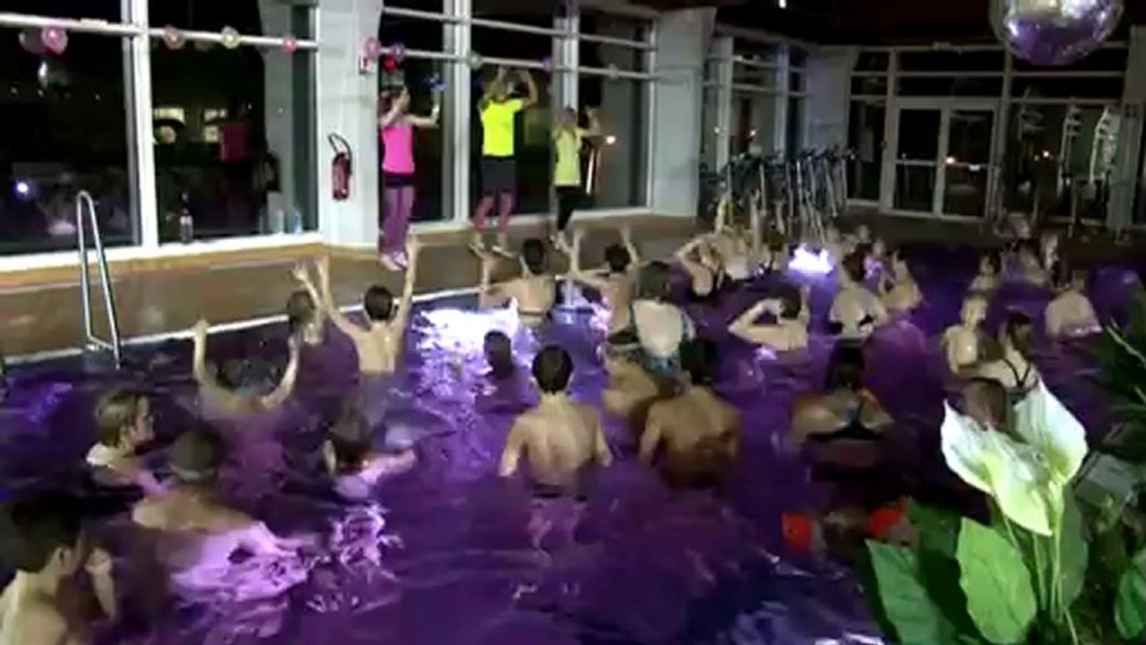soirée "fluo" à la piscine du Cateau