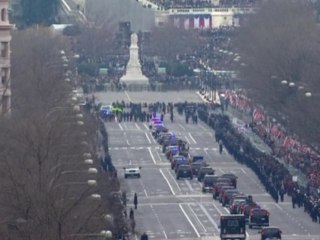 Obamas leave for the capitol for public swearing-in