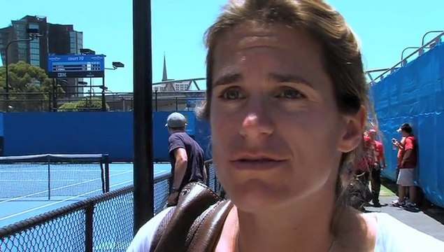 Amélie Mauresmo mène l'enquête à Melbourne