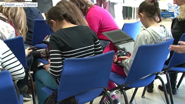 Remise des tablettes numériques au collège Pierre de Ronsard