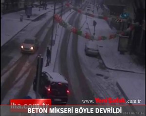 Beton mikseri böyle devrildi